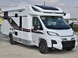Elnagh Baron 573, semintegrale con basculante e letti gemelli