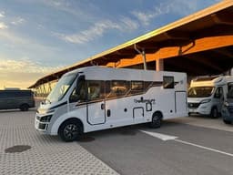 Elnagh Magnum 582 (motorhome dinette faccia a faccia e letto nautico)